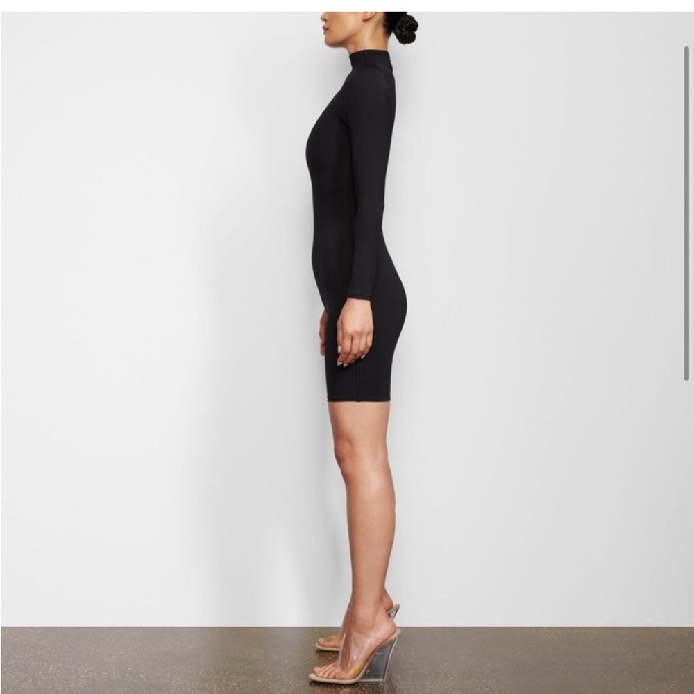 SKIMS ALL IN ONE LONG SLEEVE MID THIGH BODYSUIT ONESIE IN ONYX NWT! - Picture 3 of 11